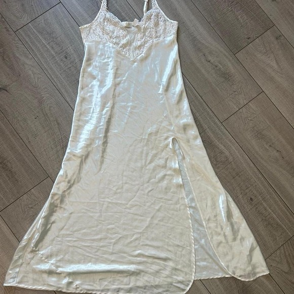 Vintage Victoria Secret Ivory Satin Lace Slip Gown Lingerie Nightgown – Size L - Picture 5 of 9